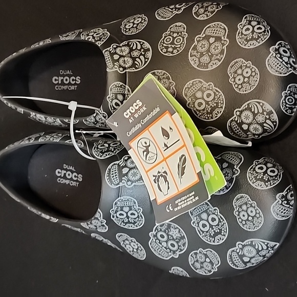 Sugar Skull Crocs sz 8 Womens discontinued style - Picture 1 of 9